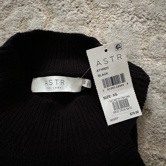 ASTR The Label Open Shoulder Knit Sweater - New! - Picture 3 of 4